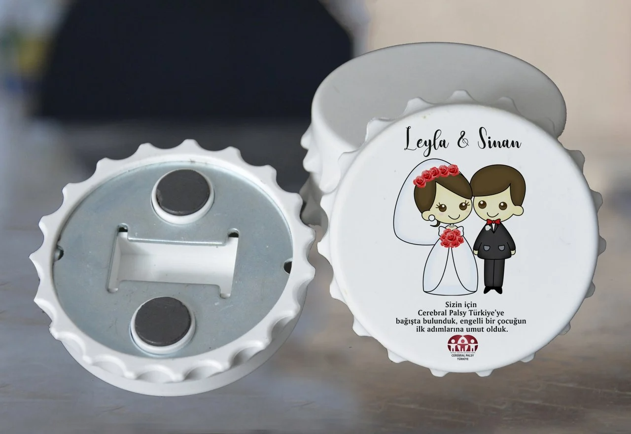 Türkiye Spastik Çocuklar Vakfı - Damat ve Gelin Çizimli Açacak Magnet