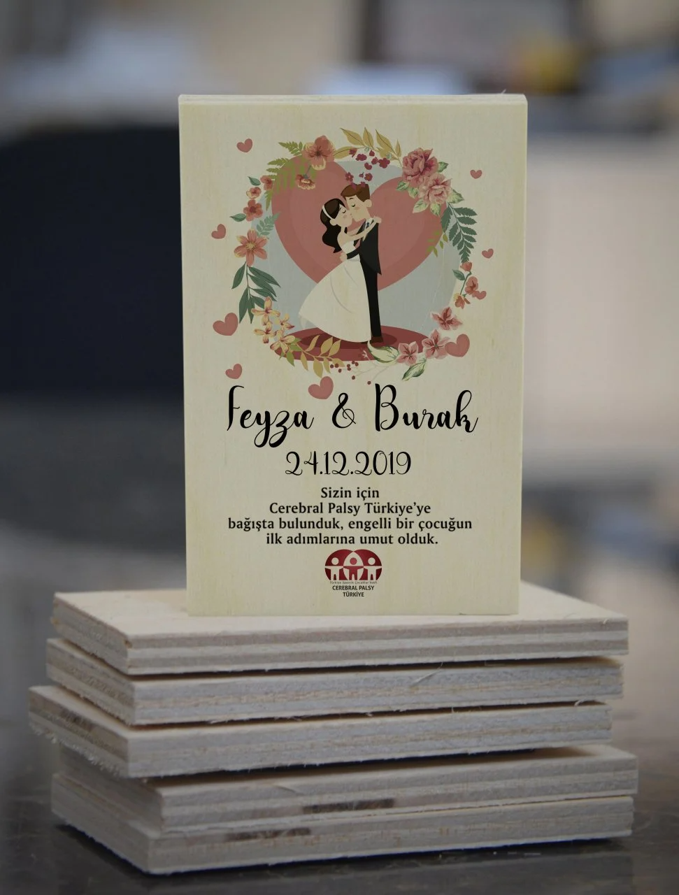 Türkiye Spastik Çocuklar Vakfı - Kalpli Romantik Ahşap Magnet