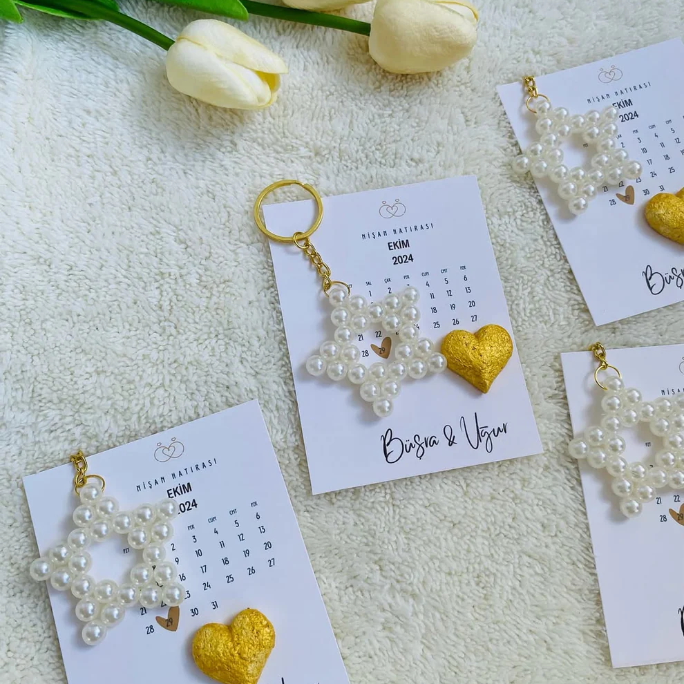 My Design - Takvim Detaylı Sarı Tohum Bombalı Yıldız Şeklinde Boncuk Anahtarlık