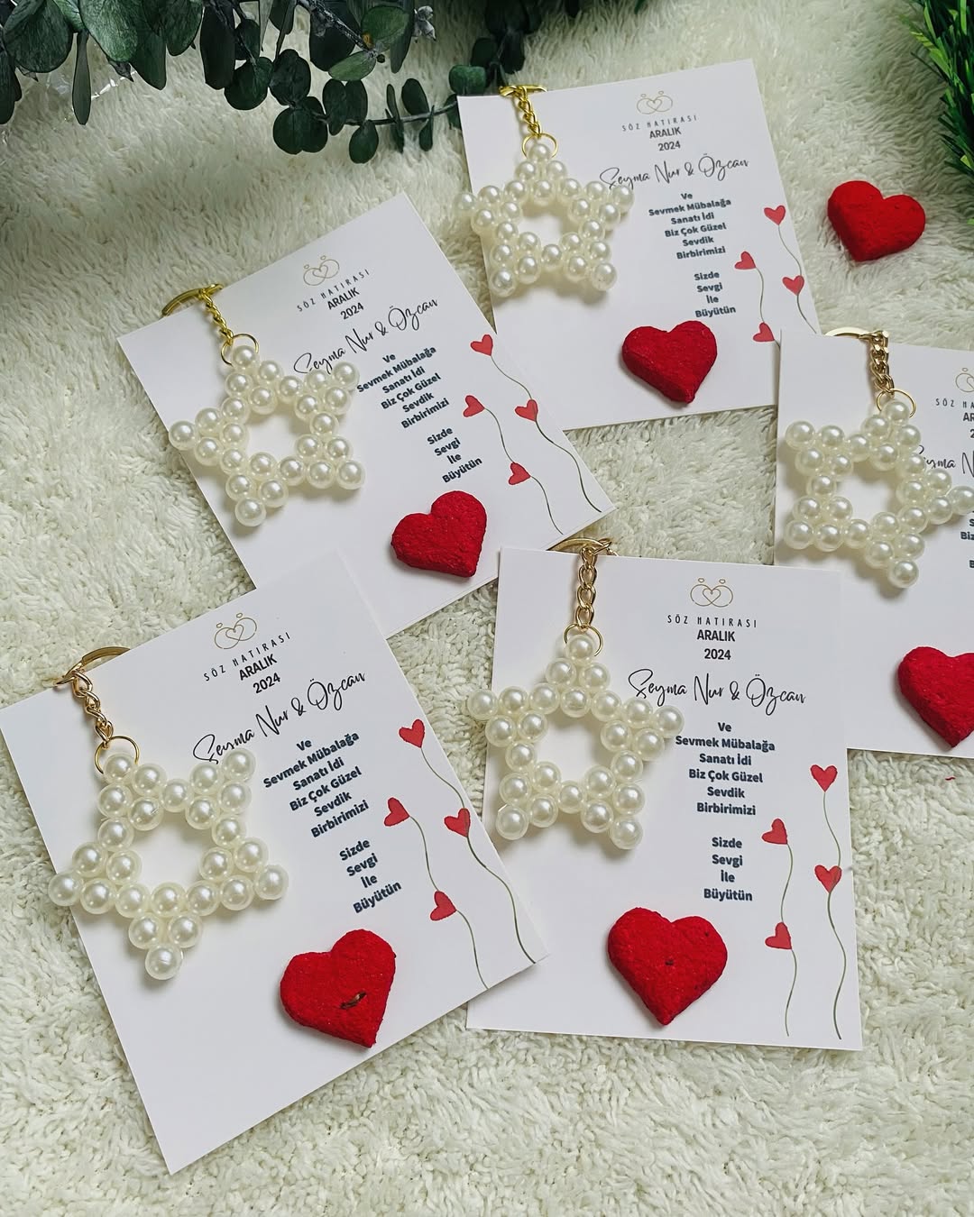 My Design - Kırmızı Tohum Bombası Detaylı Yıldız Şeklinde Boncuk Anahtarlık