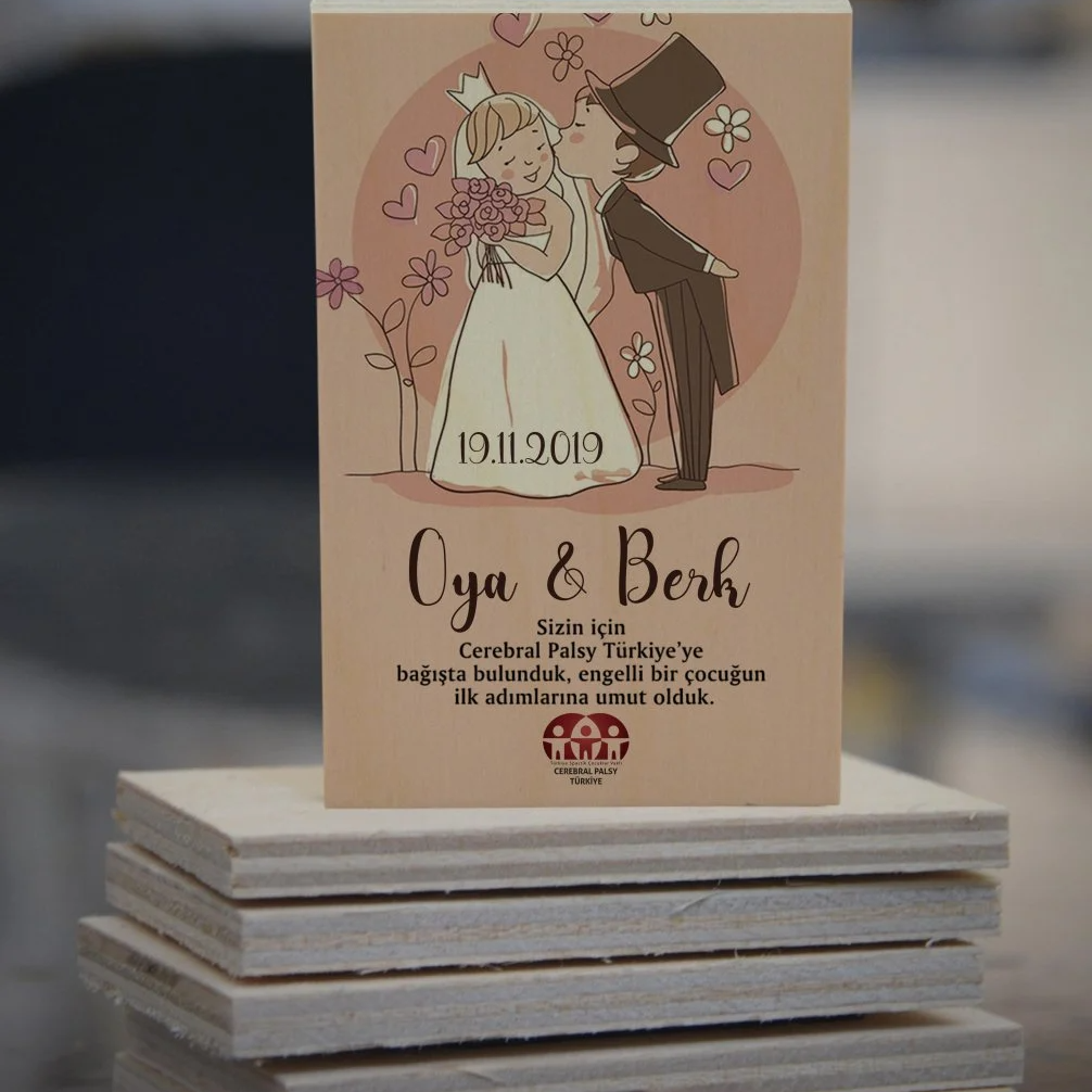 Türkiye Spastik Çocuklar Vakfı - Gelin ve Şapkalı Damat Desenli Ahşap Magnet