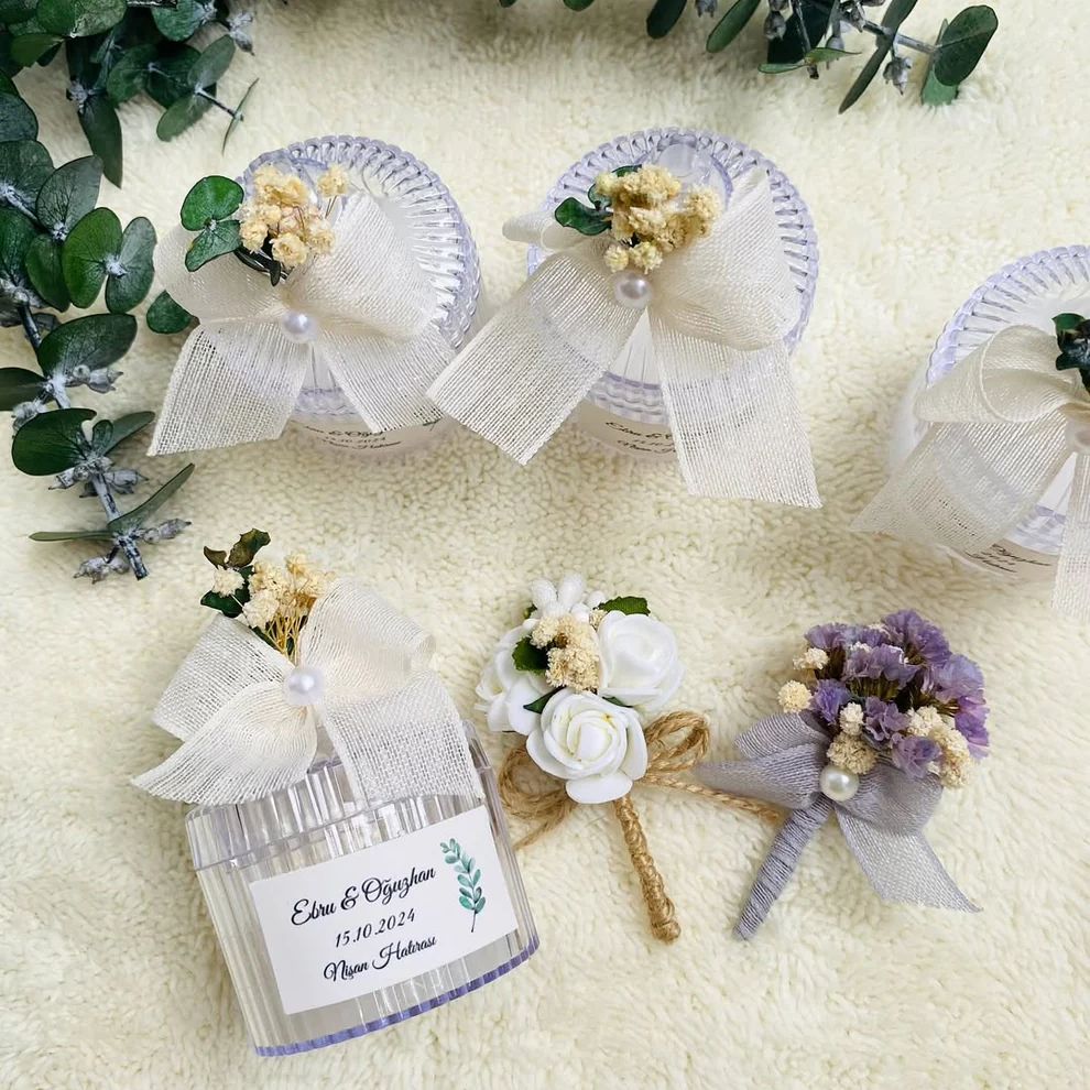 My Design - Yuvarlak Kutulu Mum + Yaka Çiçeği