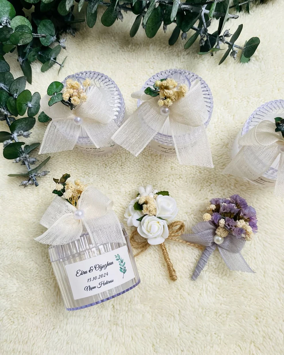 My Design - Yuvarlak Kutulu Mum + Yaka Çiçeği