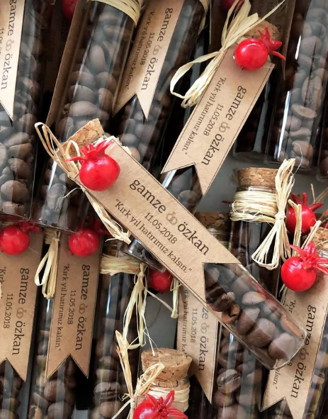 Cutie Fingers - Kırmızı Nar Detaylı Kahve Çekirdekli Cam Tüp