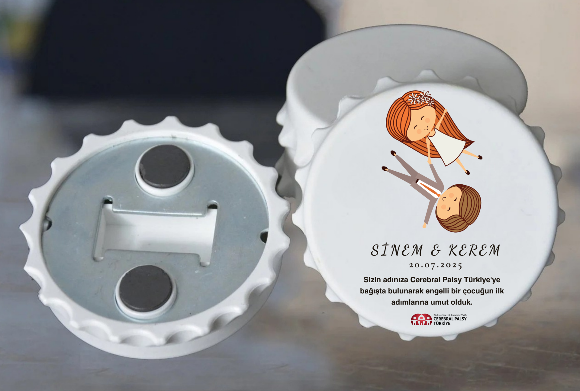 Türkiye Spastik Çocuklar Vakfı - Gelin ve Damat Çizimli Açacak Magnet