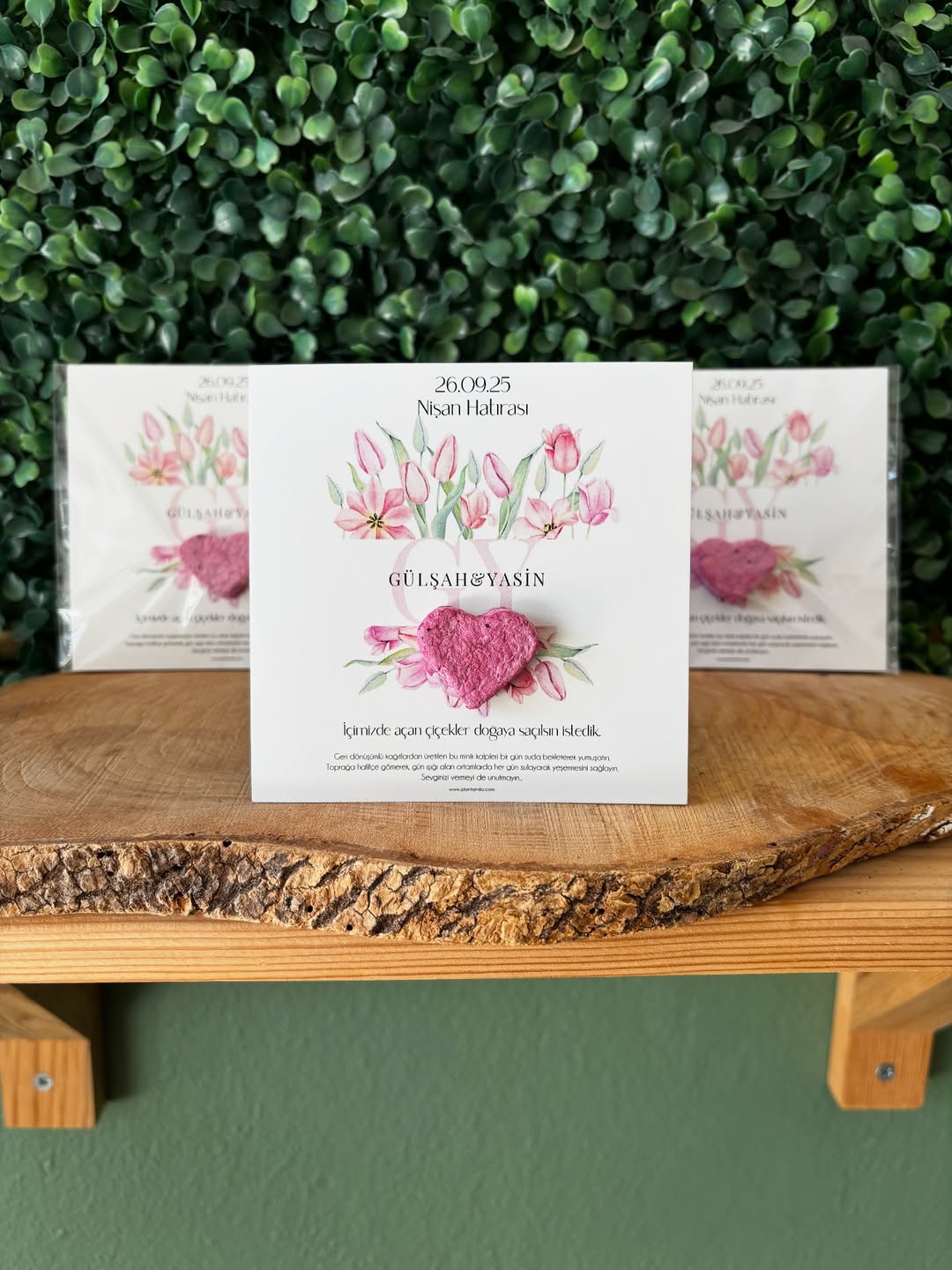 Plantamila - Pembe Lale Detaylı Kalp Şekilli Tohum Bombası Kartı