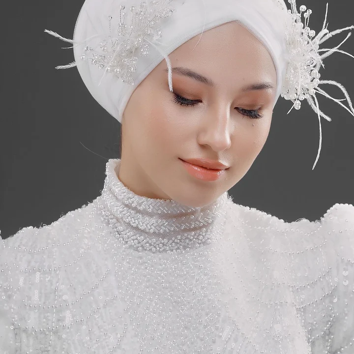 Gelinaksesuari - Modern Tüylü ve Kristal Detaylı Tesettür Gelin Saç Aksesuarı | 751