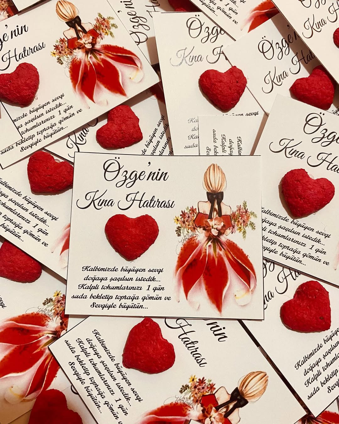 My Design - Kırmızı Çiçekli Elbiseli Kız Desenli Kına Tohum Kartı