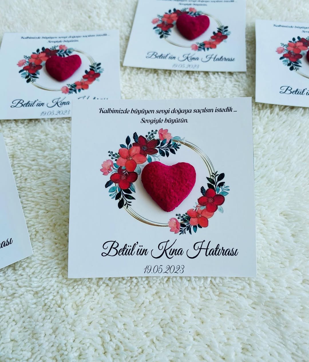 My Design - Kırmızı Çiçek ve Kalp Detaylı Kına Hatırası Tohum Kartı
