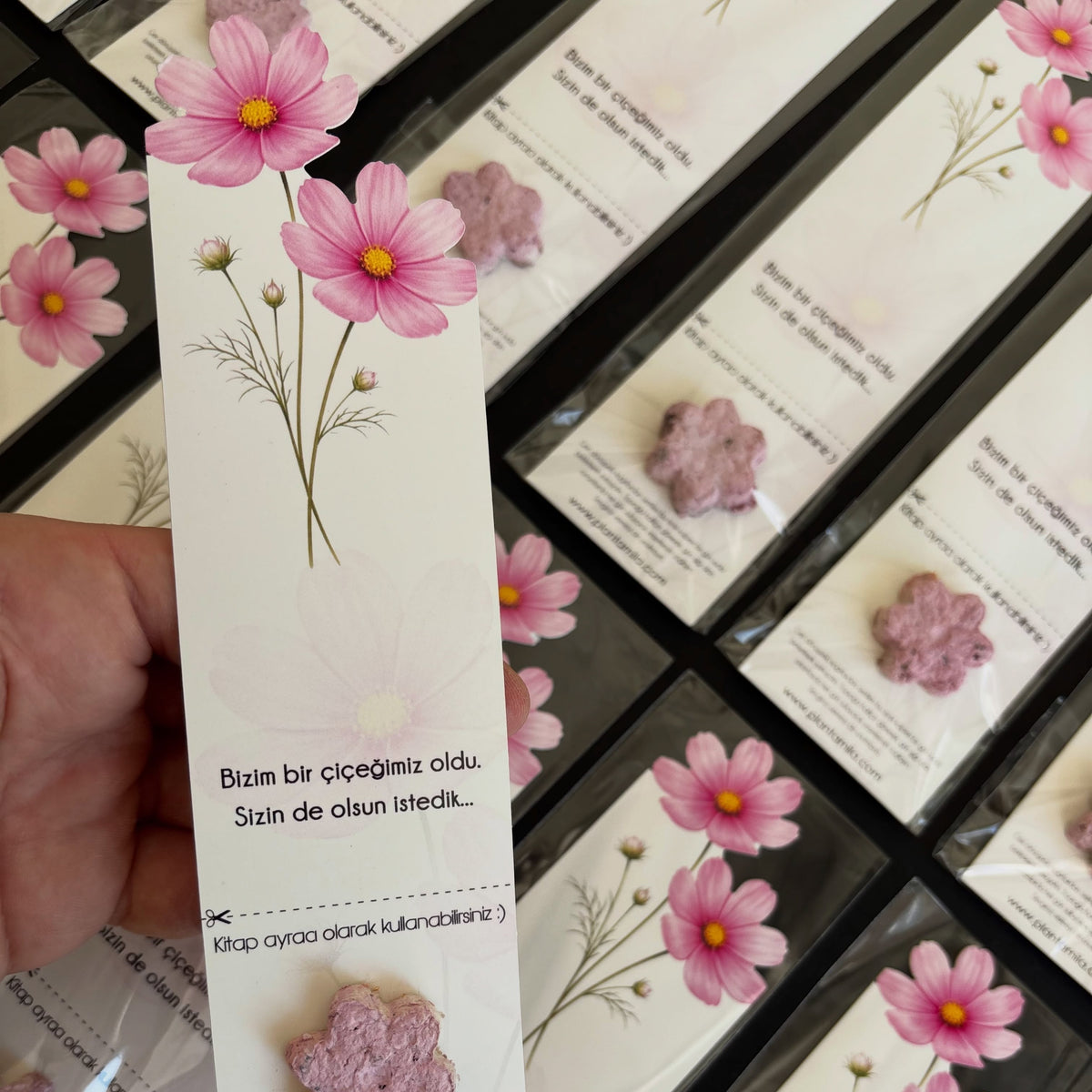 Plantamila - Özel Kesimli Tasarım Kitap Ayracı Tohumlu Kart