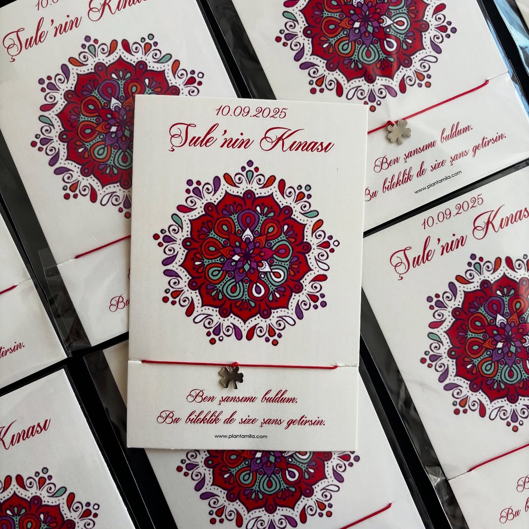 Plantamila - Yonca Charmlı Kına Hatırası Kartlı Bileklik