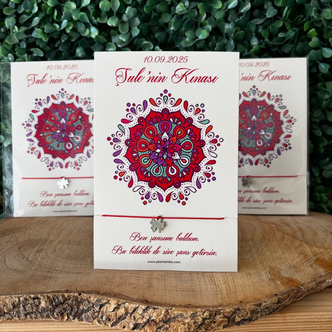 Plantamila - Yonca Charmlı Kına Hatırası Kartlı Bileklik