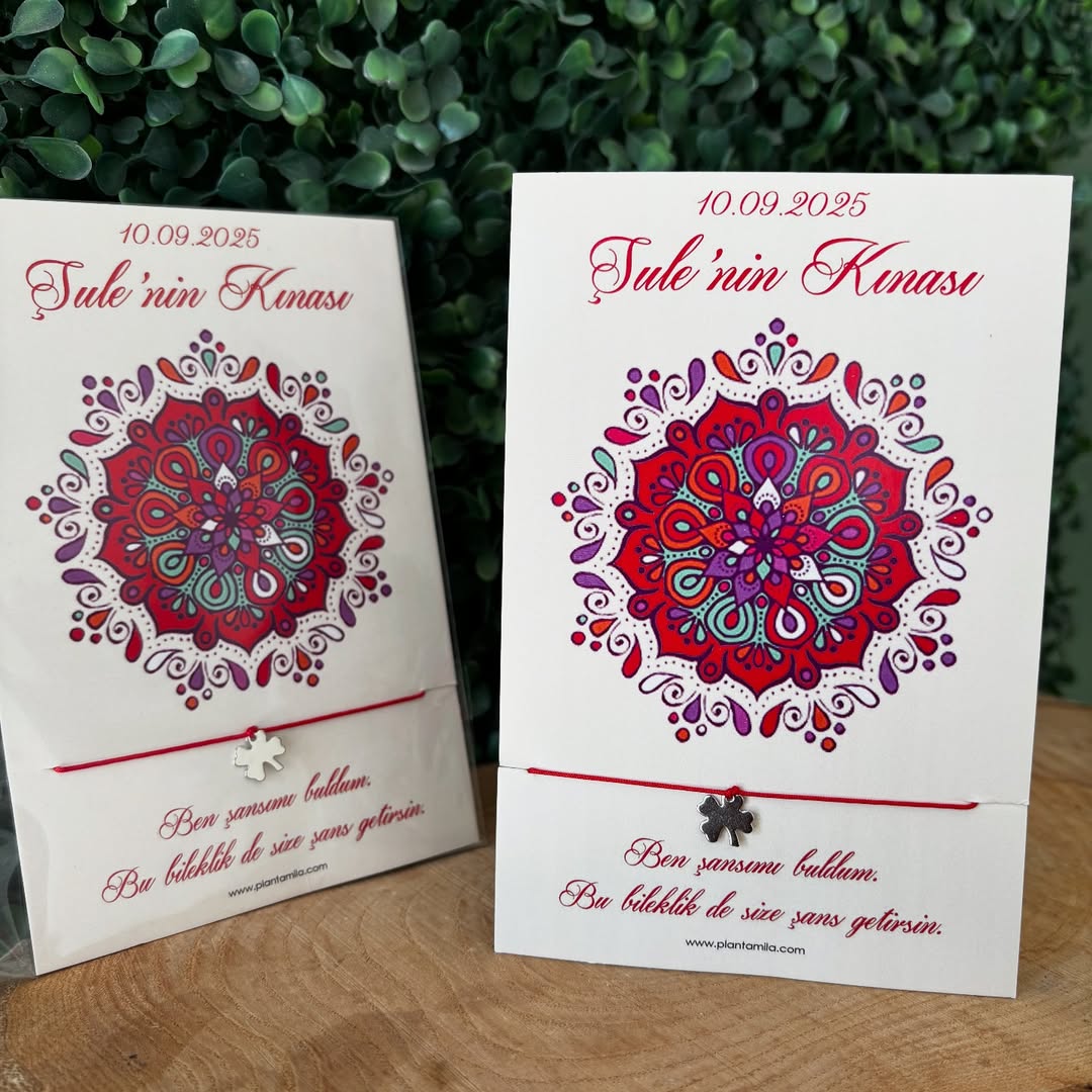 Plantamila - Yonca Charmlı Kına Hatırası Kartlı Bileklik