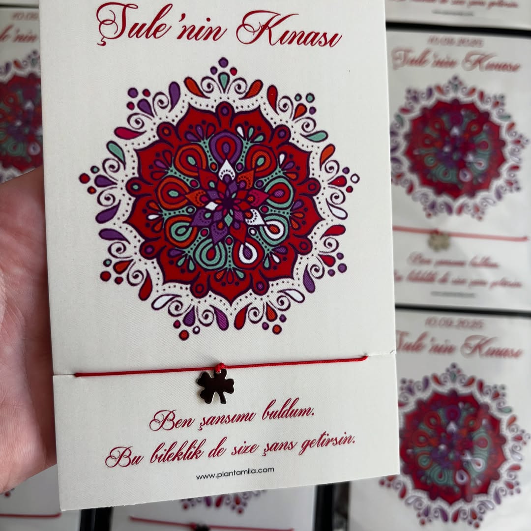 Plantamila - Yonca Charmlı Kına Hatırası Kartlı Bileklik
