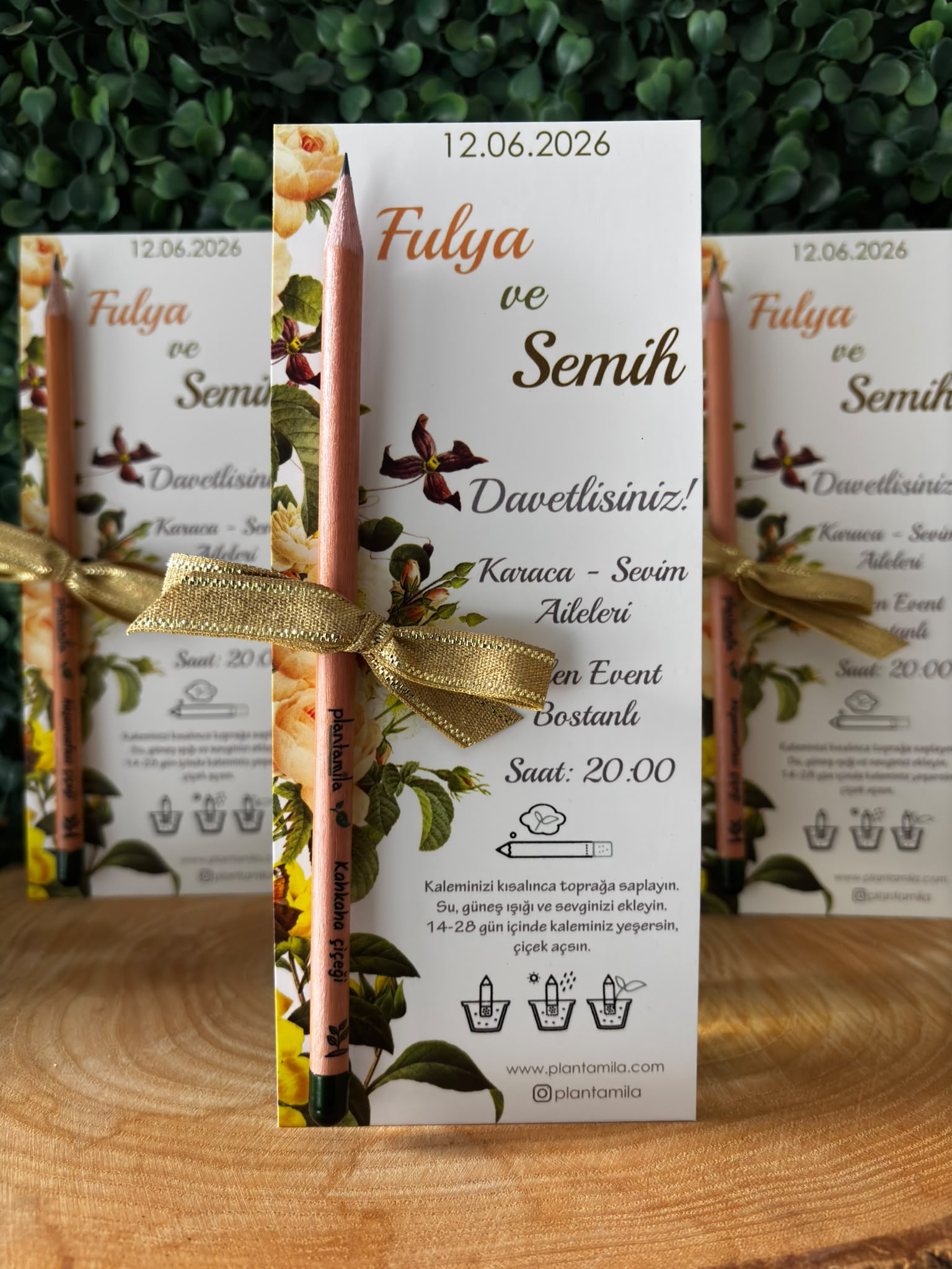 Plantamila -  Turuncu Çiçek Detaylı Gold Kurdeleli Yeşeren Kalem Hediyelik